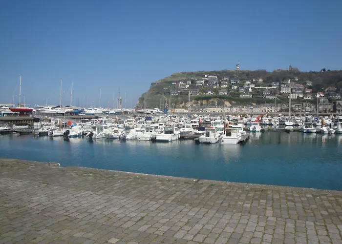 Les Pieds Dans L'eau, Face Au Port De Plaisance, Classe 3 Etoiles